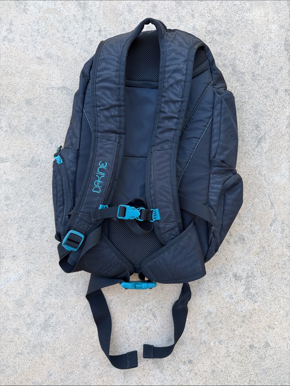 DAKINE Mission 25L Black Subtle Zebra Print Outdoor Backpack - Picture 5 of 10